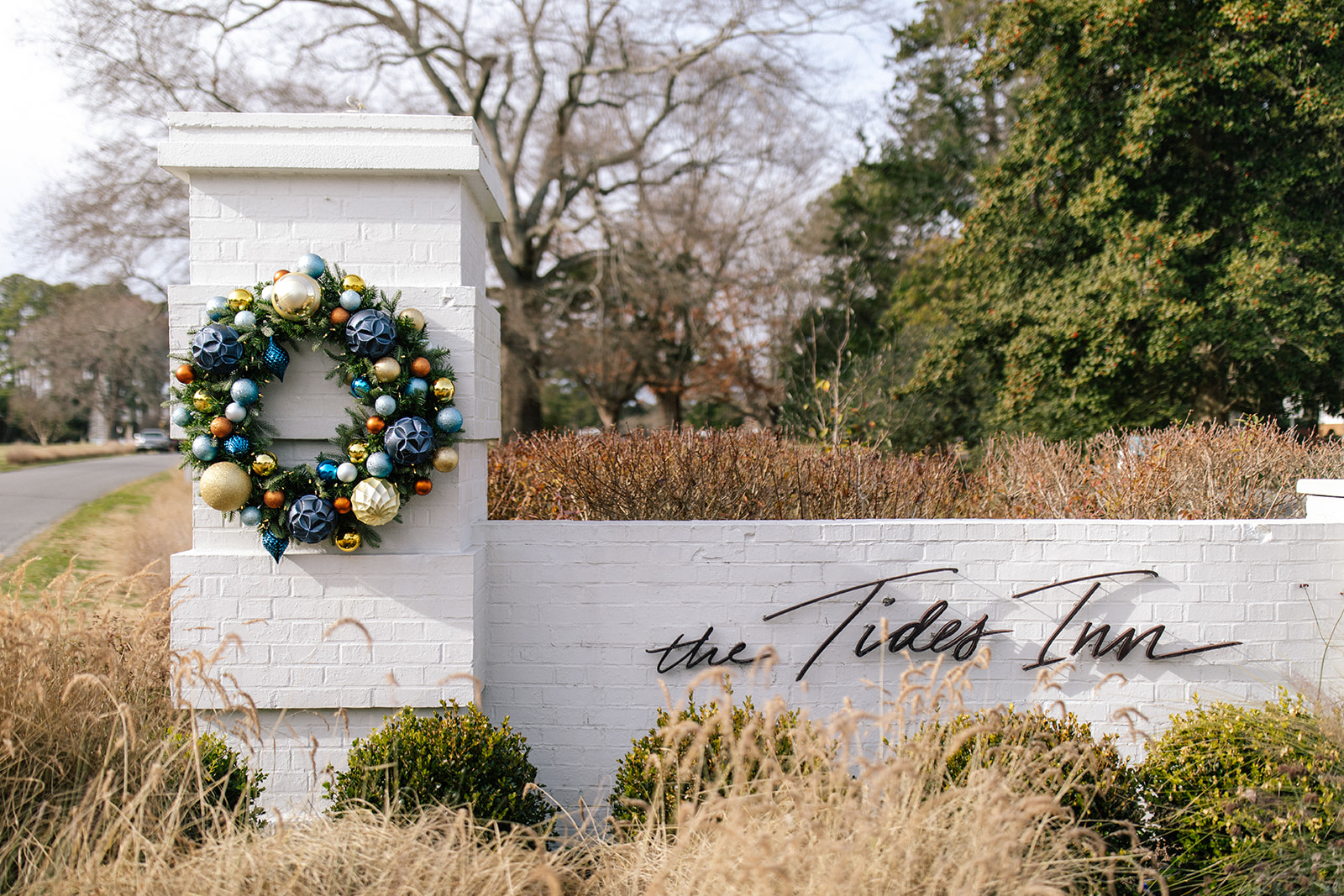 The Tides Inn entrance to the proeprty with decorative wreath